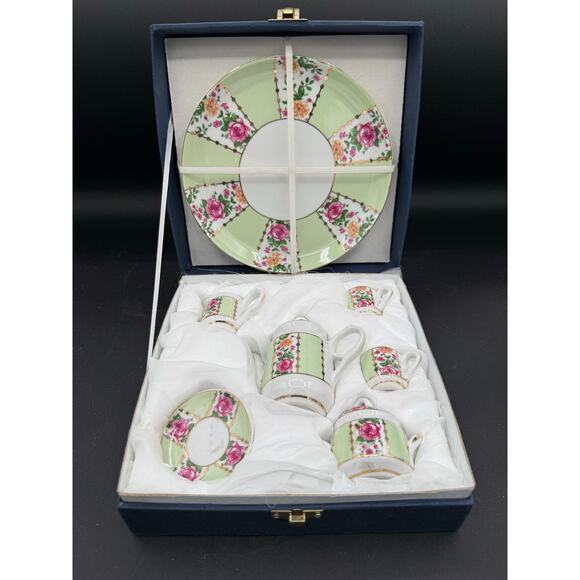 Beautiful Nantucket Home Miniature China Tea Set in Box - Picture 4 of 8